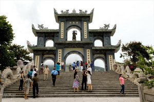 Cổng chùa Linh Ứng Sơn Trà