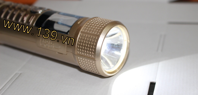 Điện thoại đèn pin siêu độc T300 - 2