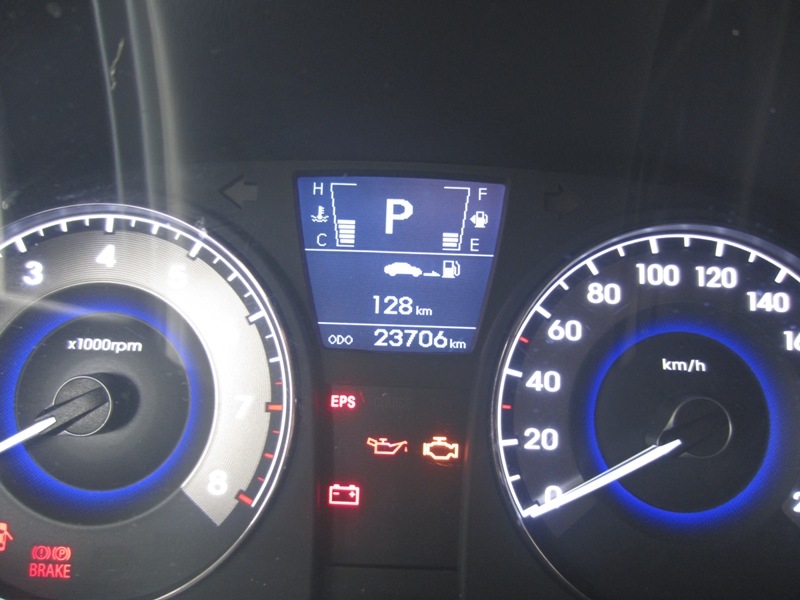 Hyundai Accent AT 2011 - Xe đã đi dược 23700 km