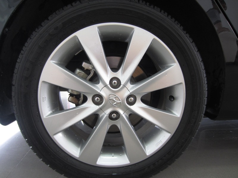 Hyundai Accent AT 2011 - Lốp xe