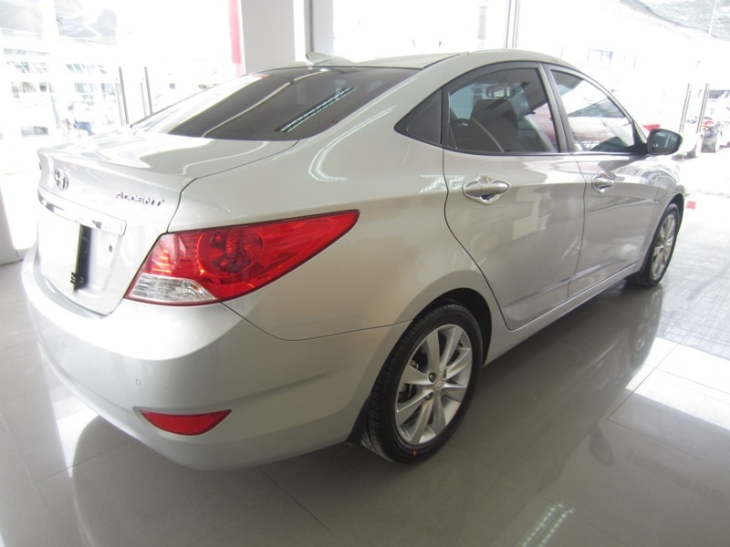 Hyundai Accent AT 2011 Bạc