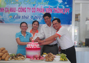 FPT Telecom Cà Mau cắt bánh sinh nhật