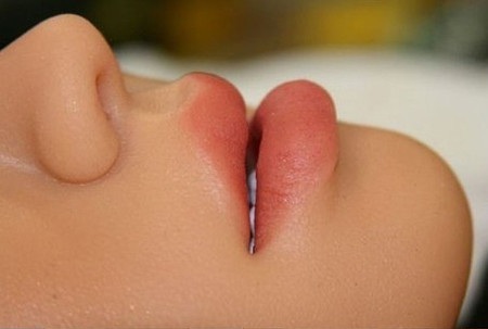 Đôi môi căng mọng đầy luôn cuốn của sản phẩm thật tuyệt vời Đôi môi căng mọng đầy luôn cuốn của sản phẩm thật tuyệt vời