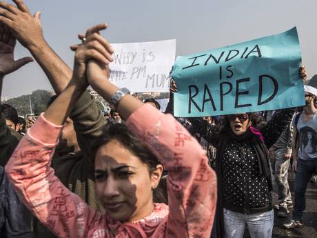 Ấn độ: bắt giữ 6 kẻ hãm hiếp tập thể một phụ nữ Thụy Điển