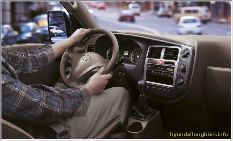 Hyundai H100 - Khoang lái rộng rãi, tầm quan sát rộng
