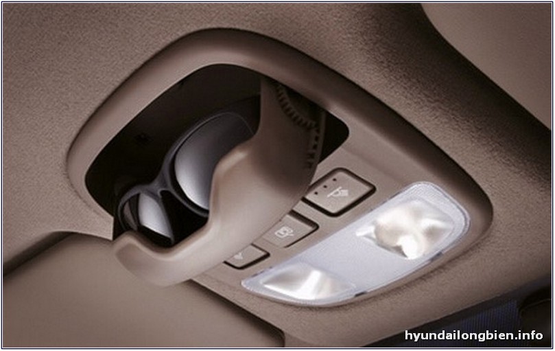 Hyundai H100 - Ngăn để đồ trên cao