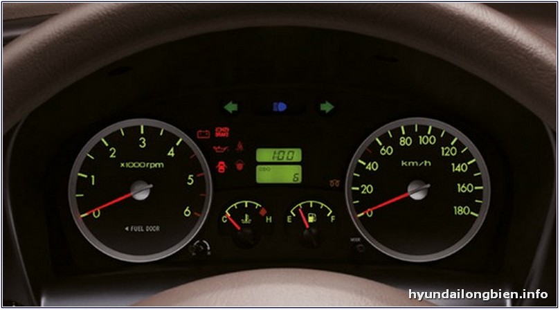 Hyundai H100 - Cụm đồng hồ trung tâm