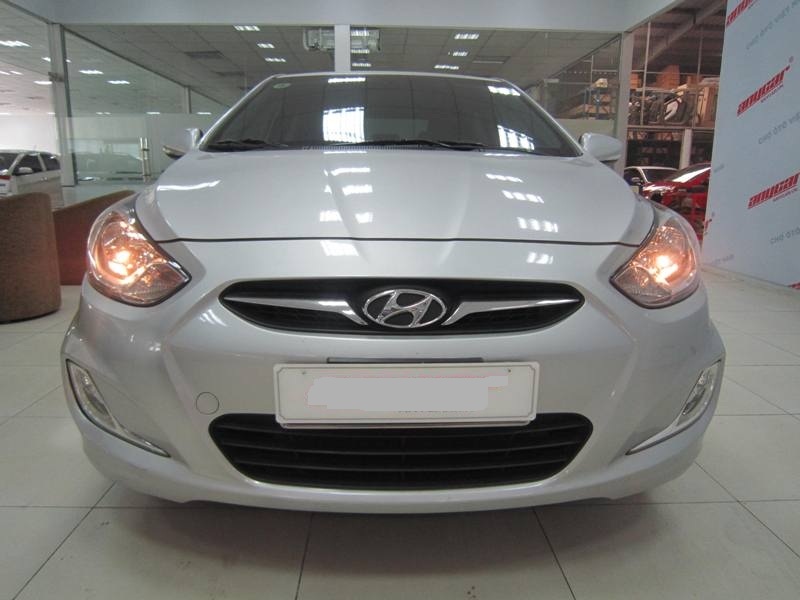 Hyundai Accent AT 2011