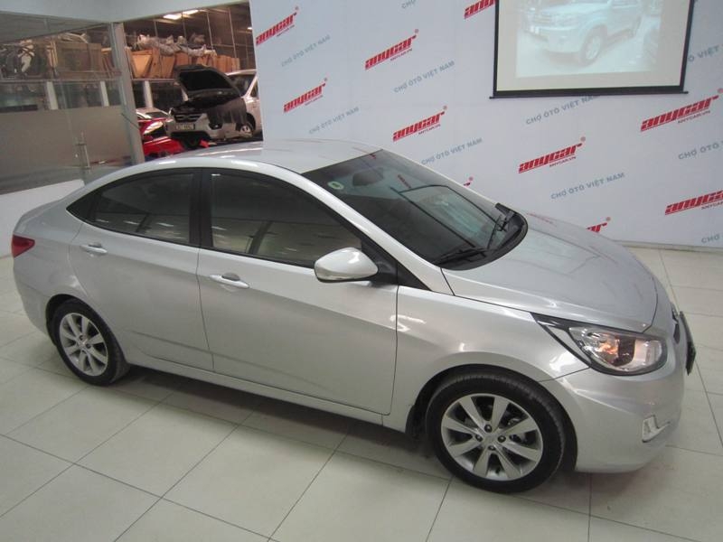 Hyundai Accent AT 2011