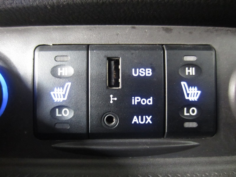 Hyundai Santa Fe SLX 2009 - Cổng kết nối USB và hệ thống sấy ghế