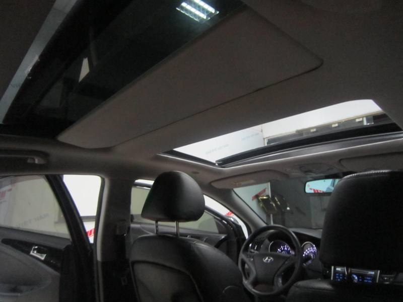 Sonata Y20 - 2 cửa sổ trời Paronama