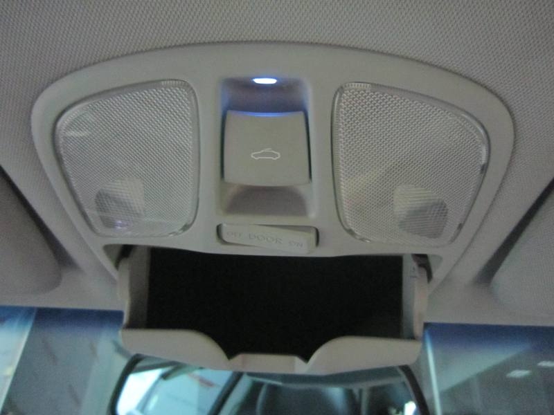 Sonata Y20 - Hệ thống đèn trần và công tắc cửa sổ trời