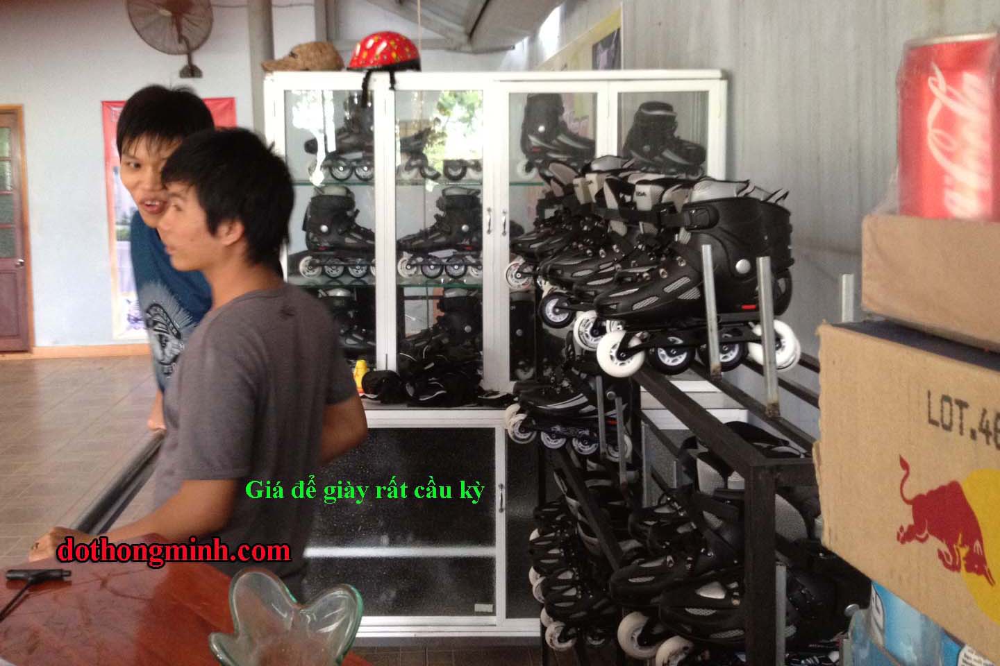 khung dung giay patin khung đựng giầy patin