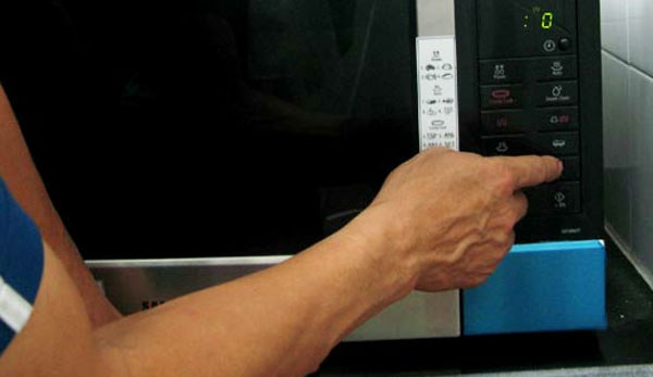 Lò vi sóng Electrolux bị liệt phím Lò vi sóng Electrolux bị liệt phím