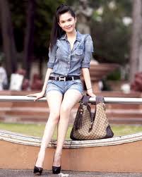 Ngọc Trinh  "Yêu mà không có tiền thì cạp đất mà ăn à?"