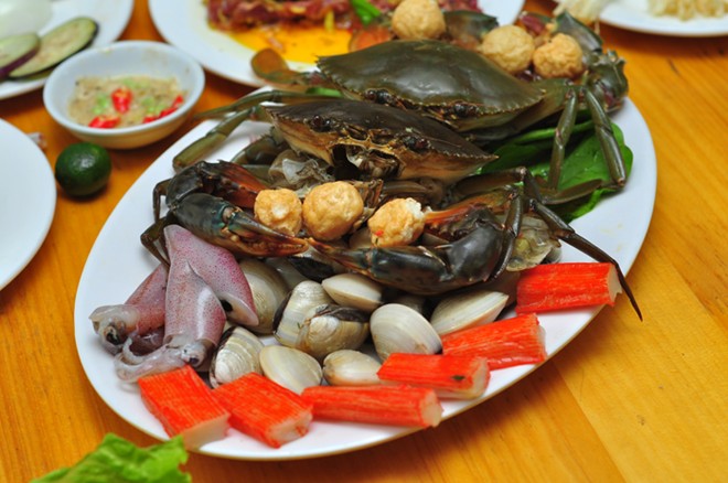 Nức mũi đồ nướng trên ngói ở phố Lò Đúc Nức mũi đồ nướng trên ngói ở phố Lò Đúc