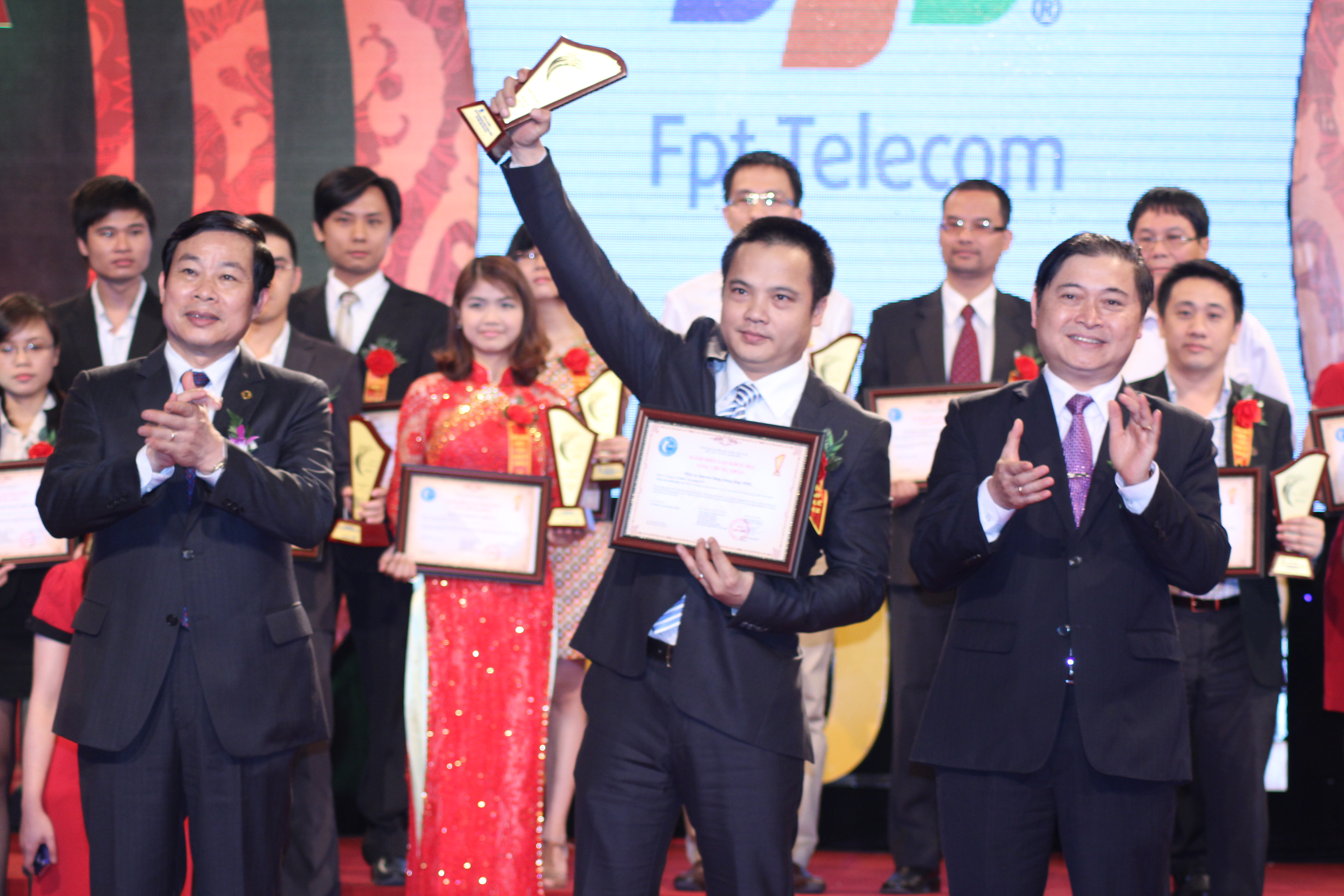 FPT Telecom thắng lớn ở Sao Khuê 2012