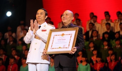An Viên được Bộ Công an tặng thưởng bằng khen An Viên được Bộ Công an tặng thưởng bằng khen