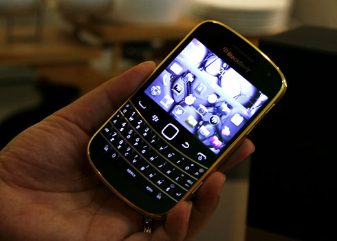 BlackBerry Bold 9900 mạ vàng của doanh nhân Hà Nội 