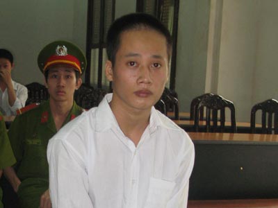 Tăng án tên ‘yêu râu xanh’ hại đời bé gái 9 tuổi Tăng án tên ‘yêu râu xanh’ hại đời bé gái 9 tuổi
