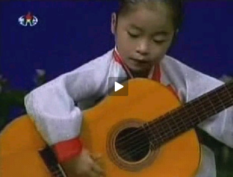 Cô bé Triều Tiên gảy đàn guitar siêu đẳng