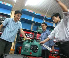 Tiết kiệm điện lúc này là rất cần thiết Tiết kiệm điện lúc này là rất cần thiết