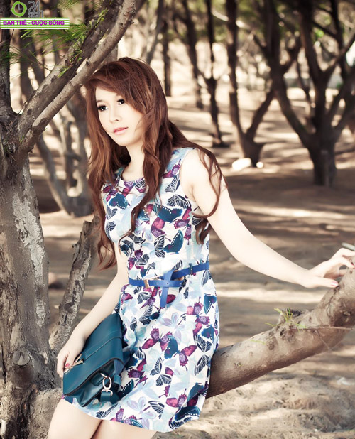 Hot girl Sâu Xinh hòa mình trước biển Hot girl Sâu Xinh hòa mình trước biển