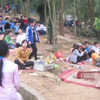Nhếch nhác trước giờ khai hội đền Hùng Nhếch nhác trước giờ khai hội đền Hùng