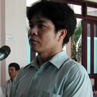 Đau đớn chồng giết vợ trước mặt con thơ Đau đớn chồng giết vợ trước mặt con thơ