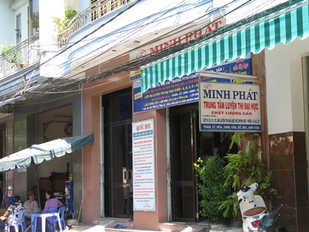 Đà Nẵng: Lò luyện thi, đến hẹn lại “bát nháo” Đà Nẵng: Lò luyện thi, đến hẹn lại “bát nháo”