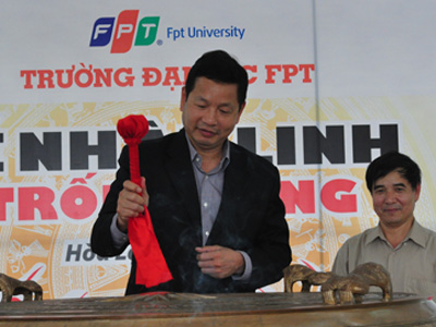‘Trống đồng sẽ đồng hành cùng sự trường tồn của ĐH FPT’ ‘Trống đồng sẽ đồng hành cùng sự trường tồn của ĐH FPT’