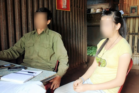 Đi tố cáo bị hiếp dâm, lại bị công an ép xem phim 'đen'? Đi tố cáo bị hiếp dâm, lại bị công an ép xem phim 'đen'?