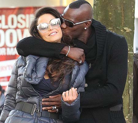 Chơi bời với gái gọi, Balotelli sắp phải “đeo gông” Chơi bời với gái gọi, Balotelli sắp phải “đeo gông”