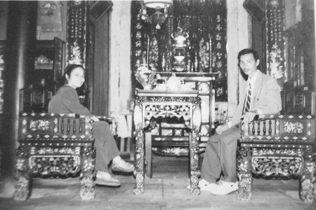 Xôn xao chuyện mất trộm bộ trường kỷ quý 10 người khiêng Xôn xao chuyện mất trộm bộ trường kỷ quý 10 người khiêng