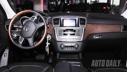 Chốt giá 3,44 tỷ, đối thủ BMW X5 tại VN trình làng