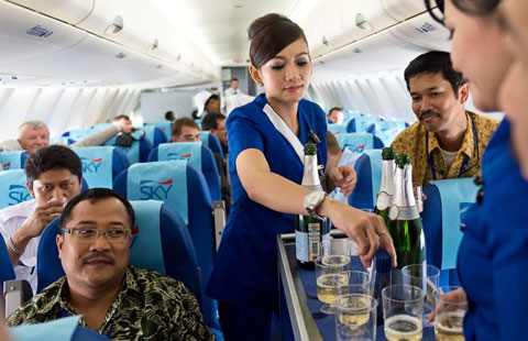 Hành khách hút thuốc lá trên máy bay bị xử phạt hành chính 