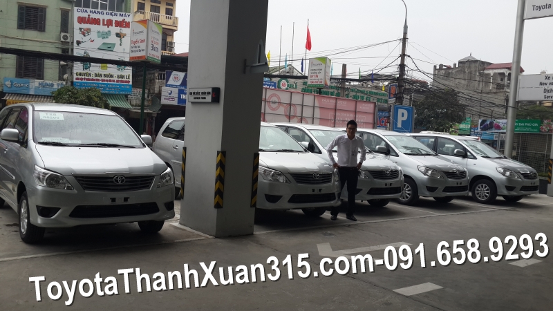 11-9-2013: GIAO 5 XE Toyota INNOVA E 2014 cho khách hàng tại Hà Nội